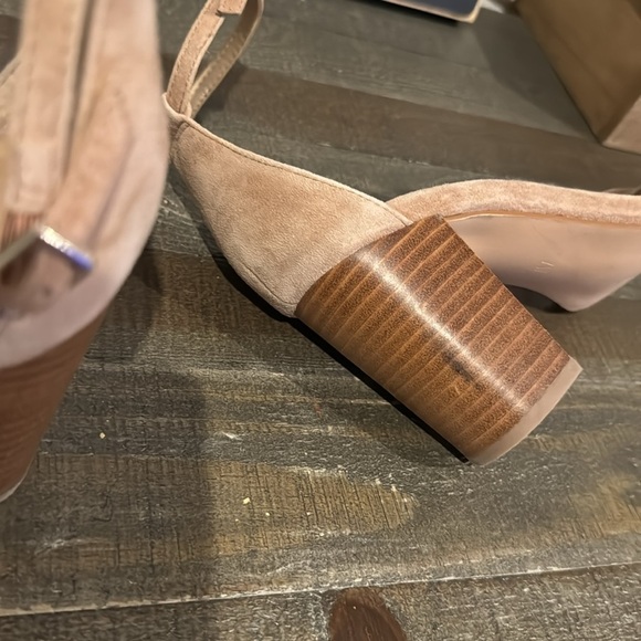 Women’s tan suede heels - Picture 6 of 6
